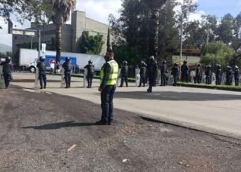 Normalistas bloquean libramiento de Morelia