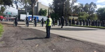 Normalistas bloquean libramiento de Morelia