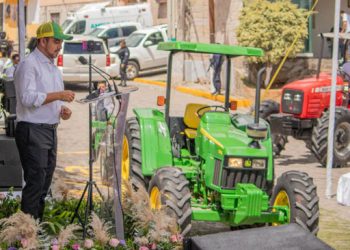 Cumple Chava Cortés su primer compromiso con Charo