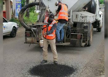 Arranca Chava Cortés Programa de Bacheo en Charo
