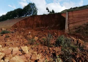 Se registra deslave bloquea autopista Siglo XXI