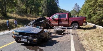Trágico choque deja un muerto y 4 heridos en la Uruapan-Pátzcuaro