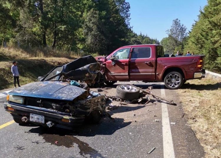 Trágico choque deja un muerto y 4 heridos en la Uruapan-Pátzcuaro