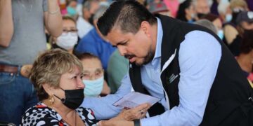 Entregan nuevas tarjetas Bienestar a adultos mayores de Morelia