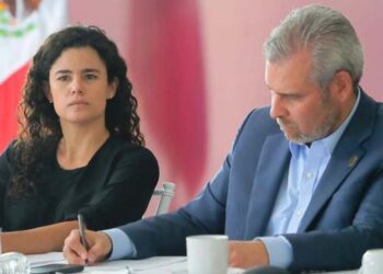 Visita Bedolla módulo de regularización de vehículos extranjeros en Uruapan