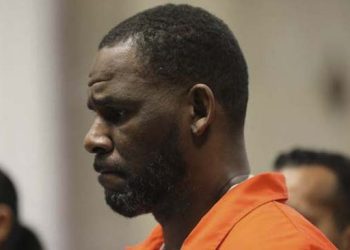 R. Kelly es sentenciado a 30 años en prisión por delitos sexuales