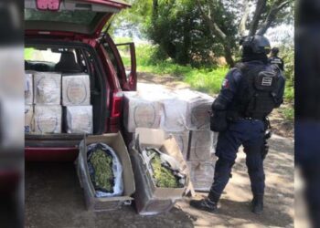 Abandonan vehículo con cadáver en Jacona
