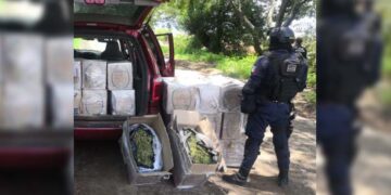 Abandonan vehículo con cadáver en Jacona