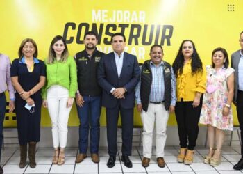 Ex gobernador Silvano Aureoles Conejo, visita la Casa del PRD