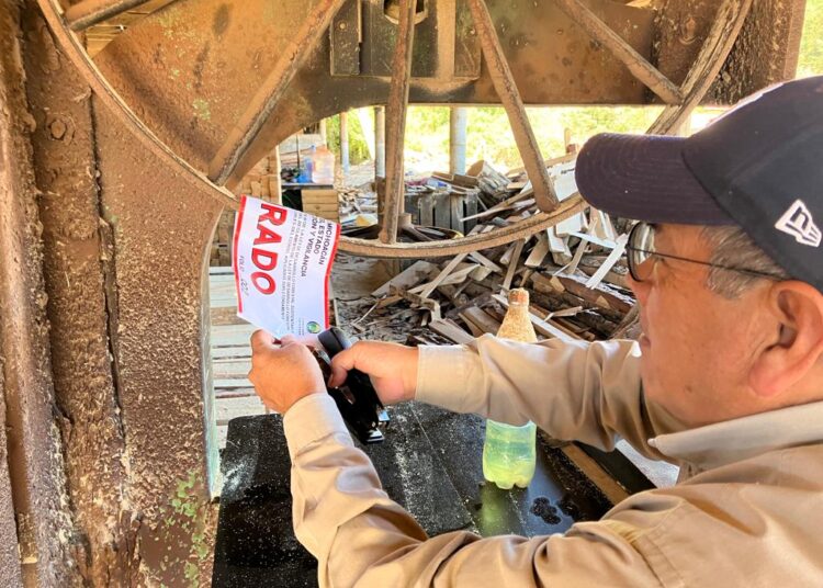 Clausura Cofom un aserradero en Salvador Escalante por falta de registro forestal