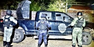 Descubren camión “monstruo” en Aguililla
