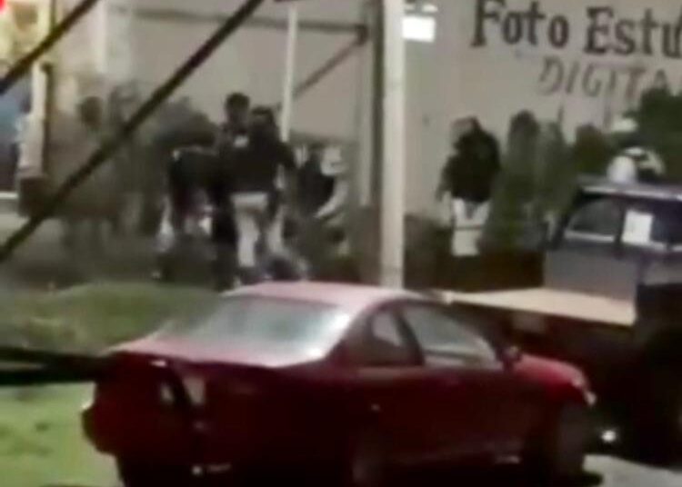 Graban a GN golpeando a hombre en Los Reyes