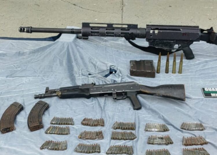 Aseguran armamento de sicario en Las Tinajas