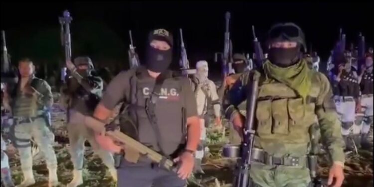 CJNG anuncia guerra en La Huacana; Gobierno, sin confirmación