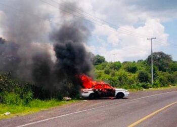Se enfrentan taxistas en Quiroga