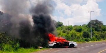 Se enfrentan taxistas en Quiroga