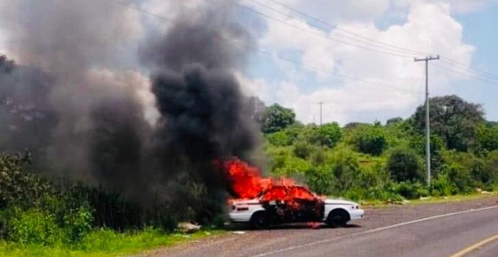 Se enfrentan taxistas en Quiroga