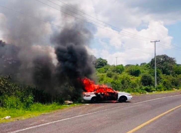 Se enfrentan taxistas en Quiroga