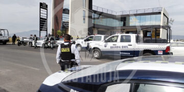 #Morelia Pareja sufre atentado afuera de Plaza “HUMA” en la zona de Altozano; hay una mujer herida