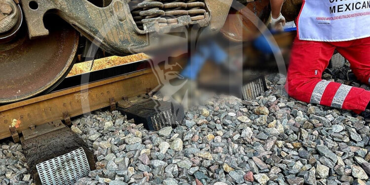 #Morelia Presunto trabajador del tren, resbala al querer subir a un vagón en movimiento y es atropellado por el ferrocarril