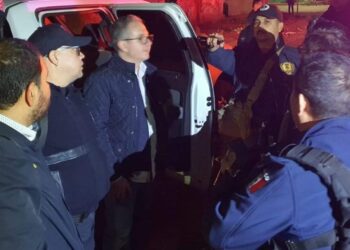 #Chilchota Sujetos fuertemente armados despojan de su camioneta al Diputado Federal Enrique Godínez del Río