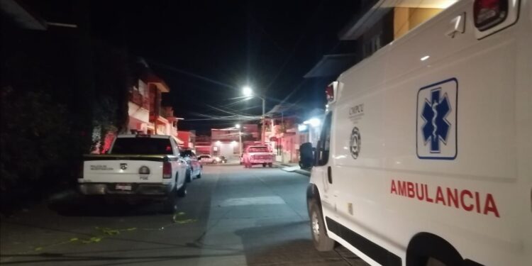 #Uruapan Asesinan a balazos a hombre fuera de su domicilio en la colonia Francisco J. Múgica.