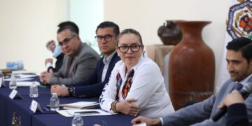 Ustedes deben ser las lideresas y los líderes del mañana, señala Yarabí Ávila ante moradoras y moradores de Casas del Estudiante