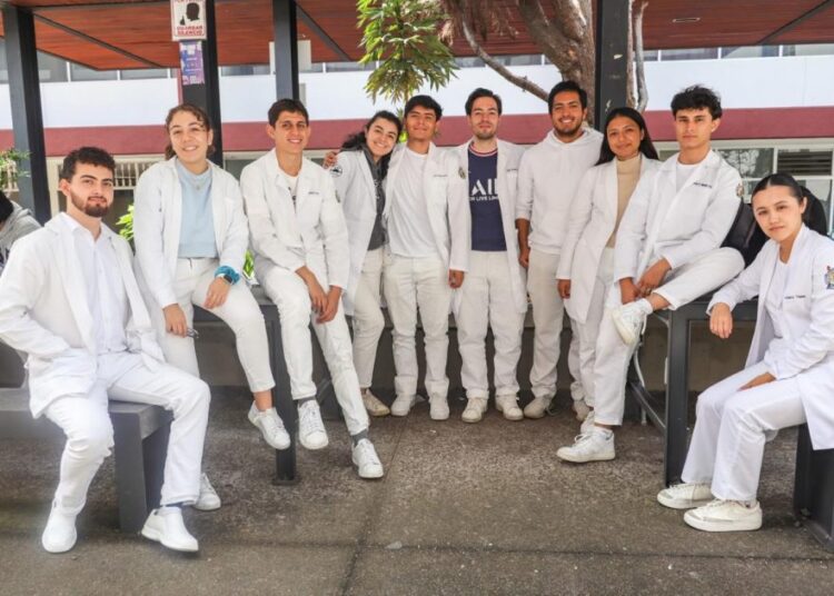 Da Federación opinión positiva a formación de médicos cirujanos de la UMSNH