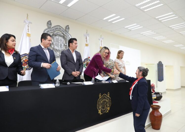 UMSNH cumple en transparencia; Yarabí Ávila entrega reconocimientos a Enlaces de Transparencia nicolaitas