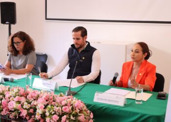 Itzé Camacho llama a reconocer la labor educativa en Michoacán