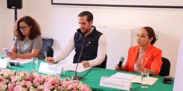 Itzé Camacho llama a reconocer la labor educativa en Michoacán
