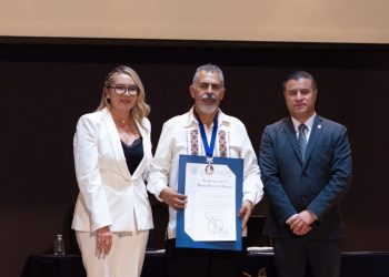 Yarabí Ávila entrega la Presea “Vasco de Quiroga” a destacados nicolaitas