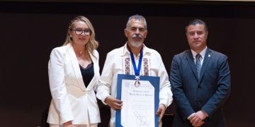 Yarabí Ávila entrega la Presea “Vasco de Quiroga” a destacados nicolaitas