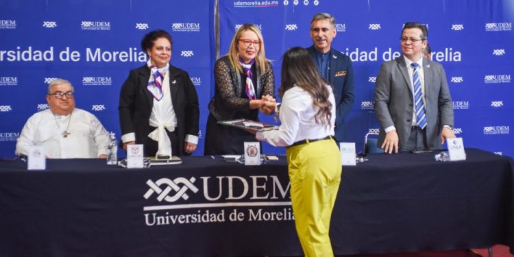 Red Juntos por Michoacán entrega a docentes el reconocimiento “Mérito a la Excelencia Educativa”