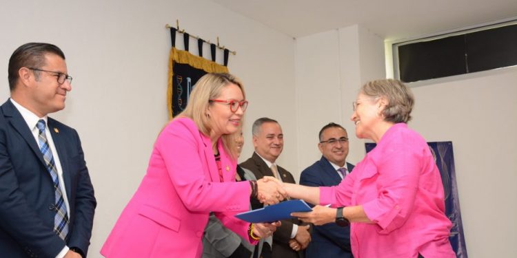 Con programas de alta calidad y proyectos que trascienden fronteras, IIQB celebra 49 aniversario: Yarabí Ávila