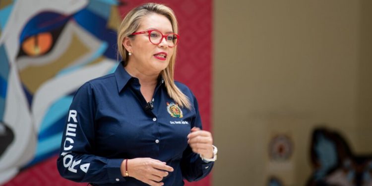 Yarabí Ávila invita a tramitar la ficha para ingresar a la UMSNH; el tiempo se agota