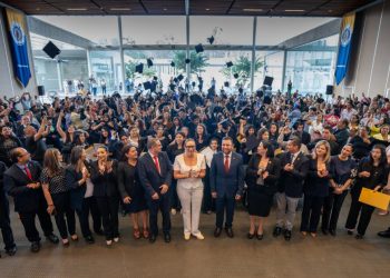 Yarabí Ávila llama a transformar el entorno, al entregar Pase por Excelencia; hito sin precedente en la UMSNH