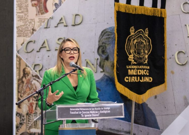 Ustedes son testimonio vivo de que los sueños se alcanzan, señala Yarabí Ávila ante graduados de Medicina