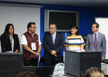 UMSNH facilita trámites a la comunidad nicolaita; instalan oficina móvil del SAT