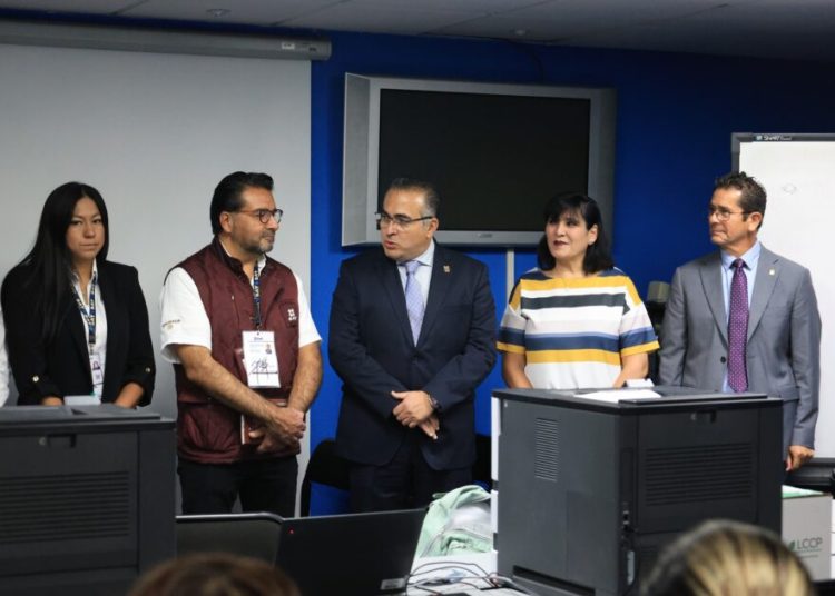 UMSNH facilita trámites a la comunidad nicolaita; instalan oficina móvil del SAT