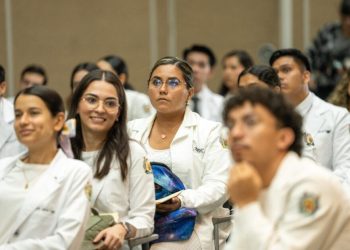 Lleven el humanismo a las clínicas y hospitales, señala secretario Académico ante estudiantes de Pregrado