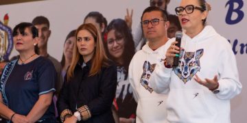 Queremos que la UMSNH sea un espacio seguro para sus hijas e hijos, señala Yarabí Ávila ante mamás y papás
