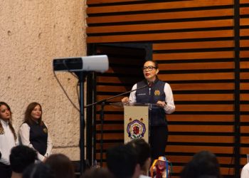 Yarabí Ávila llama a estudiantes a realizar su servicio social con vocación de servir