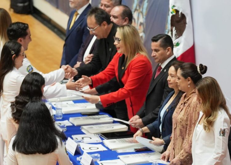 Humanismo, principal valor que deben demostrar como egresados: Yarabí Ávila