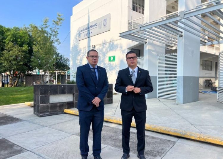 No se considera cerrar carreras en la Universidad Michoacana: Secretario general