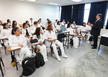 Yarabí Ávila da la bienvenida a quienes se incorporan a la familia nicolaita; UMSNH arranca Ciclo Escolar 2025-2026