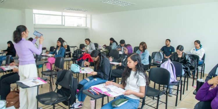 Histórico crecimiento de matrícula en Idiomas durante la gestión de Yarabí Ávila