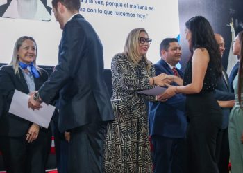 Nicolaitas reciben Reconocimiento Coparmex a la Excelencia Educativa 2025; Yarabí Ávila resalta dedicación de estudiantes