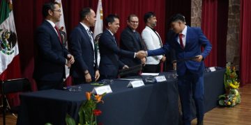 A seguirse preparando para mantener el liderazgo, convocan a egresados de la Facultad de Ingeniería Eléctrica