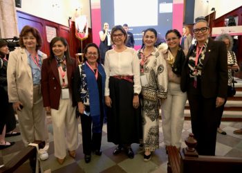 Yarabí Ávila asiste al 4.° Encuentro de Rectoras; muestran unidad y cierran filas